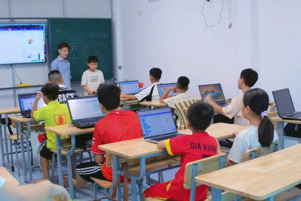 Lớp STEM và lập trình
